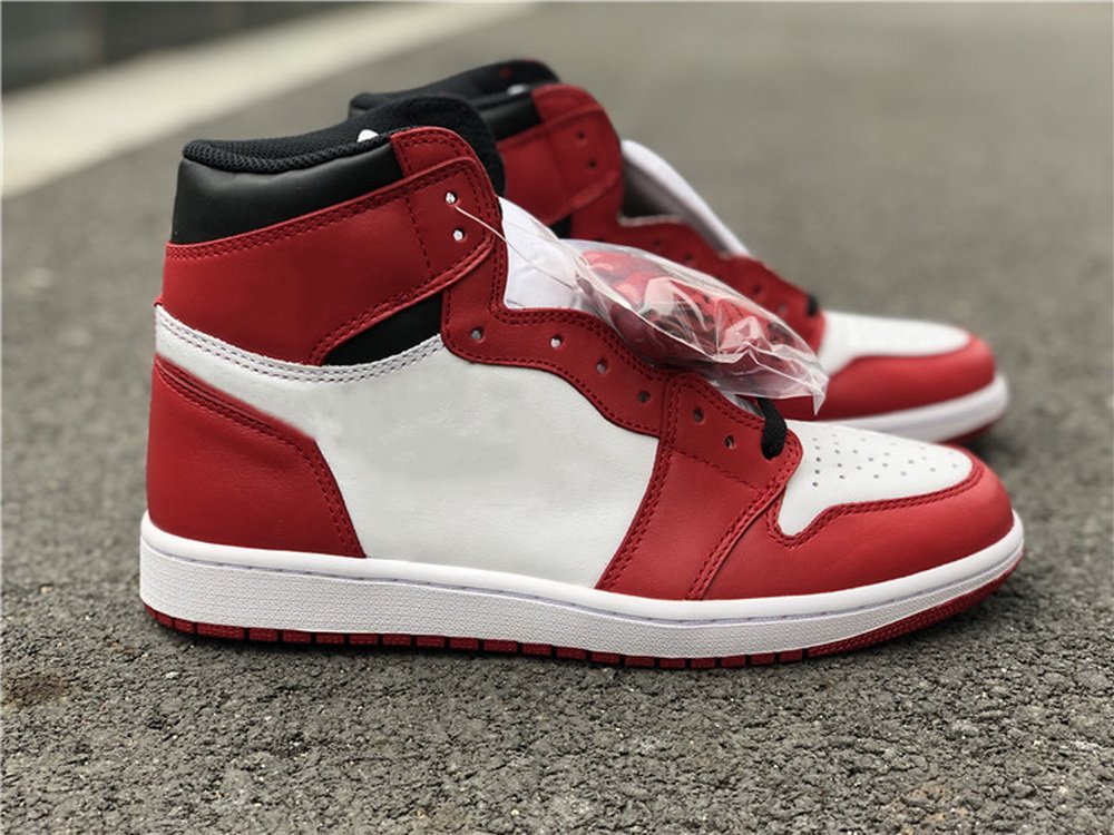 Jumpmans 1 Men Designer Basketball Shoes High OG Chicago 1s Trainers White Black Varsity Red Mens Women Outdoor Sports Sneakers With Box, #1
Jumpmans 1 Men Designer Basketball Shoes High OG Chicago 1s Trainers White Black Varsity Red Mens Women Outdoor Sports Sneakers With Box, #1
