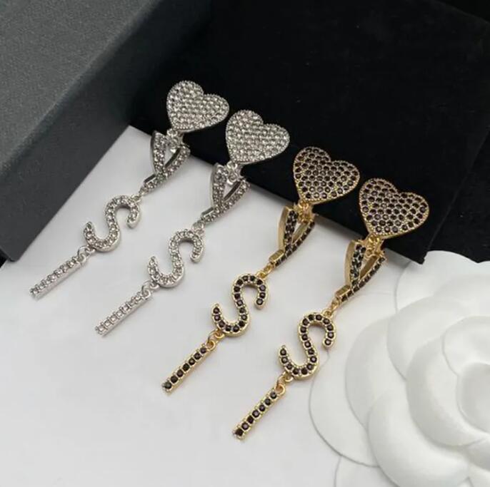 Trendy brand CZ diamond letter dangle earring ear cuff classic designer Tassel earrings jewelry women lady party wedding lovers gift engagement jewelry with box
Trendy brand CZ diamond letter dangle earring ear cuff classic designer Tassel earrings jewelry women lady party wedding lovers gift engagement jewelry with box