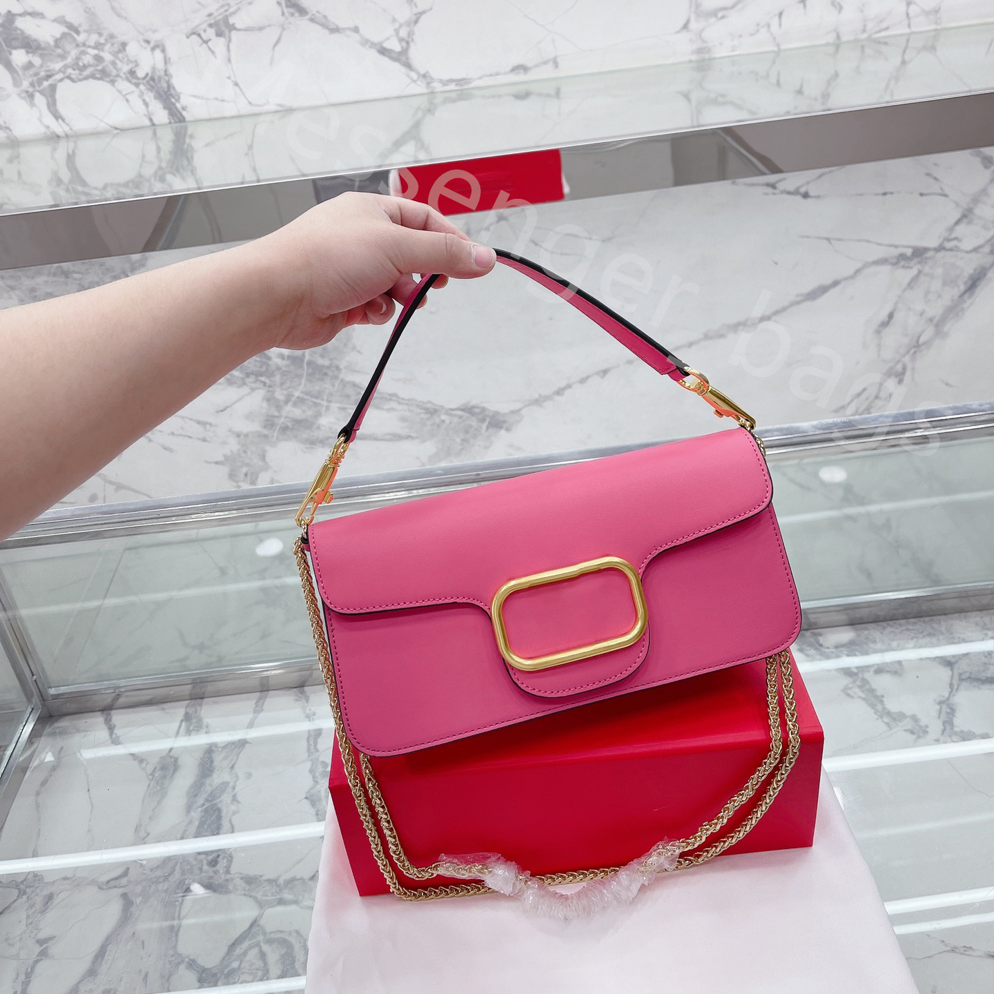 Totes Luxury designer MINI LOCO Shoulder Bags lady Fat V Cross body Top handle handbags flaps square Shopping bag women Plain wallets with Box, Color white
Totes Luxury designer MINI LOCO Shoulder Bags lady Fat V Cross body Top handle handbags flaps square Shopping bag women Plain wallets with Box, Color white