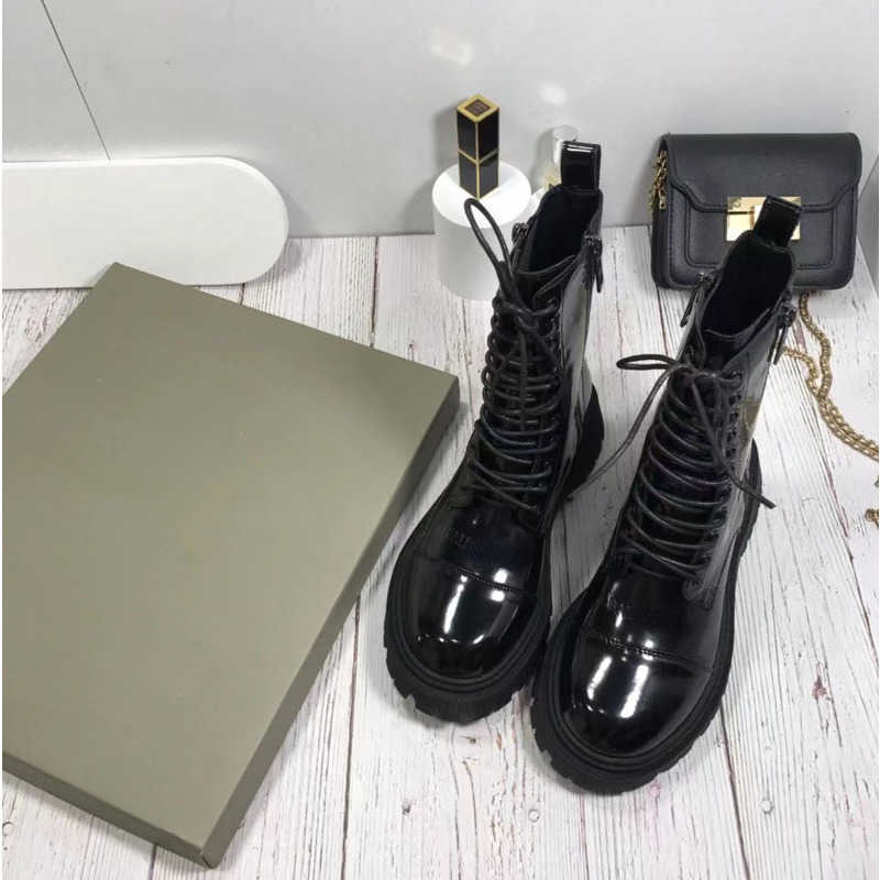 High Version Women Boots Fashion Rubber Motorcycle Bootss Designer Waterproof Boot Double Zipper Lace Up Martin boots, Black light
High Version Women Boots Fashion Rubber Motorcycle Bootss Designer Waterproof Boot Double Zipper Lace Up Martin boots, Black light