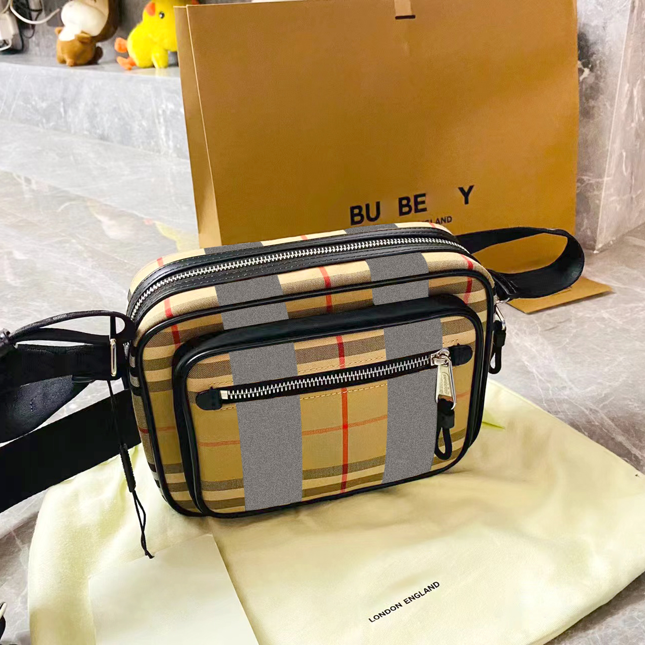 fashion nylon stripe Bag totes Shoulder handbags Luxurys Designer Check and Leather men Women's Vintage TB Camera bag clutch Bags crossbody wallets travel Trunk Soft
fashion nylon stripe Bag totes Shoulder handbags Luxurys Designer Check and Leather men Women's Vintage TB Camera bag clutch Bags crossbody wallets travel Trunk Soft