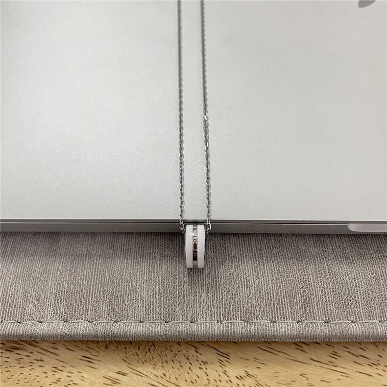 Pendant Necklaces New Fashion Titanium Steel Couple Silver Rose Gold Wild Punk Original Dw Necklace Clavicle Chain Female Necklace Jewelry G230202