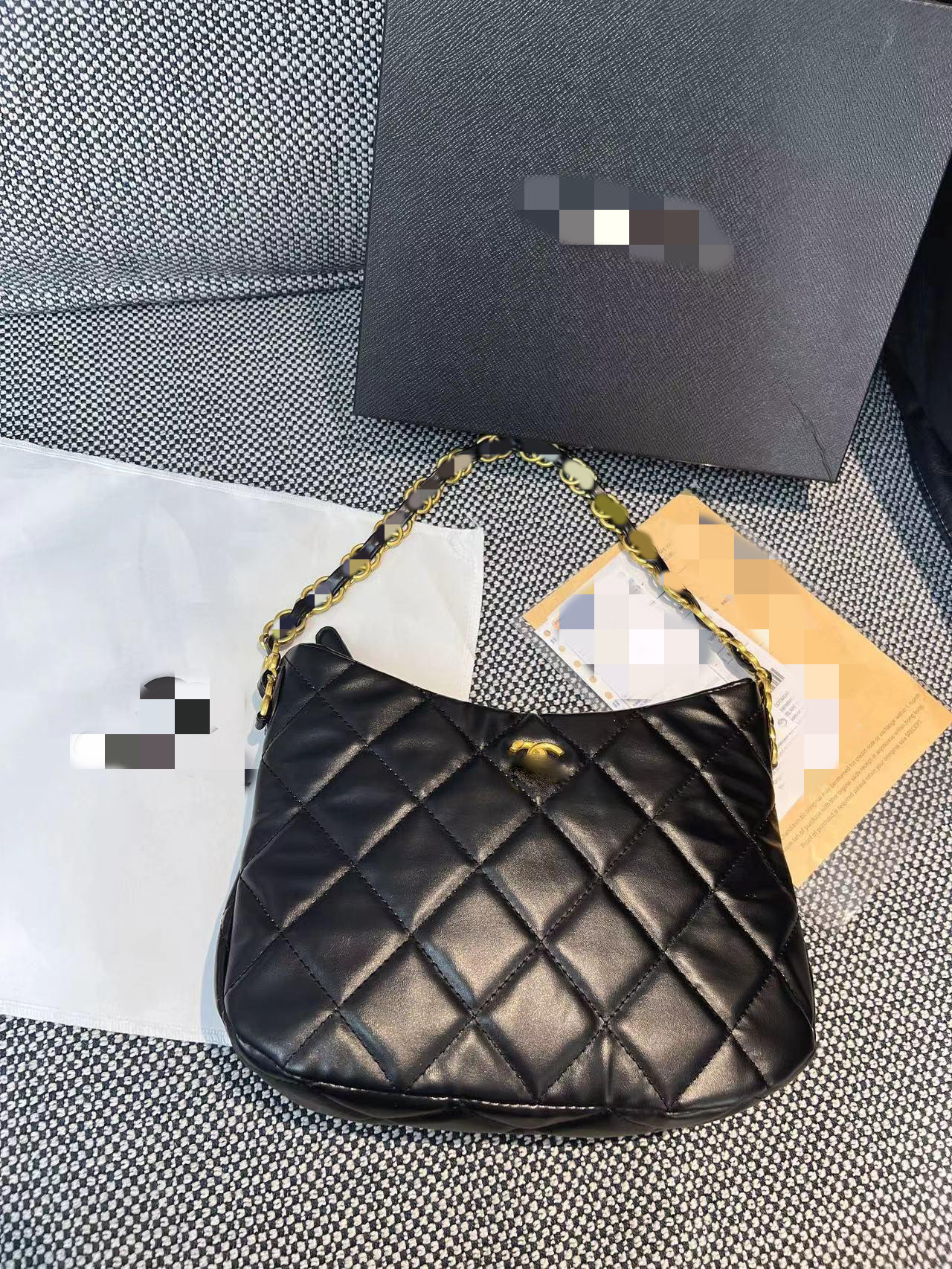 Luxurys Designers Bags ChaneI Handbag SatchelBags Tote Bag for Women PU Material and Metal Logo Combination Chain Genuine Leather ShoulderBag 28x18x6cm, Black
Luxurys Designers Bags ChaneI Handbag SatchelBags Tote Bag for Women PU Material and Metal Logo Combination Chain Genuine Leather ShoulderBag 28x18x6cm, Black