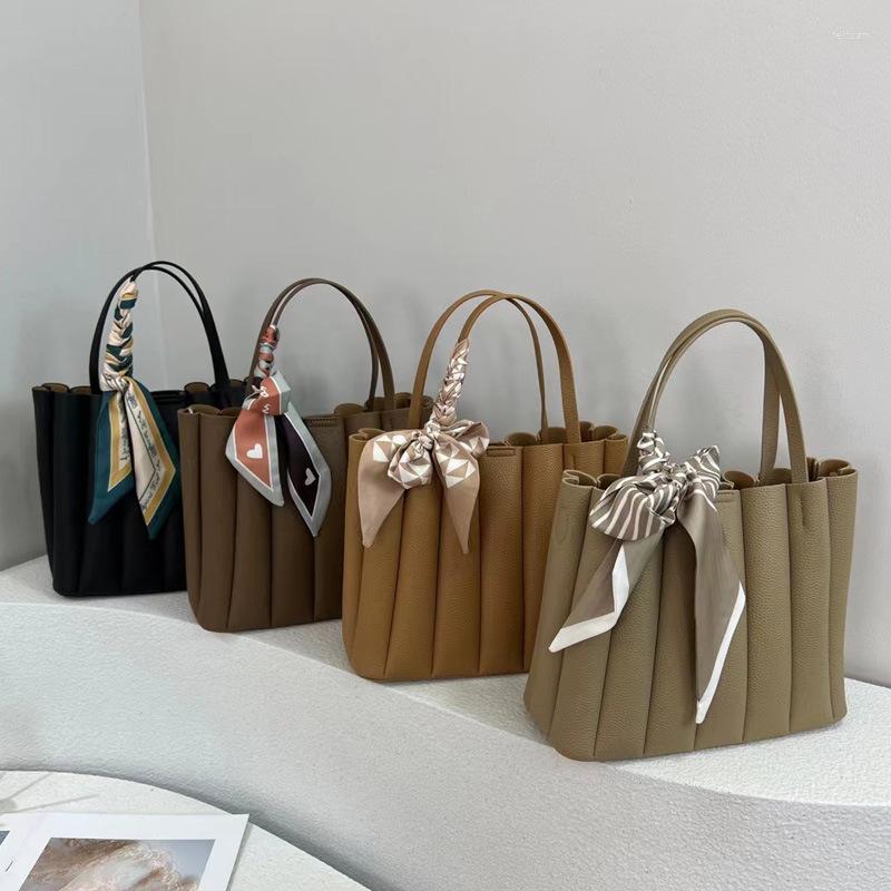 Evening Bags 2023 Autumn And Winter Pleated Cowhide Tote Fashion Underarm Shoulder Messenger Bag Leather Women Designer Luxury, Black
Evening Bags 2023 Autumn And Winter Pleated Cowhide Tote Fashion Underarm Shoulder Messenger Bag Leather Women Designer Luxury, Black