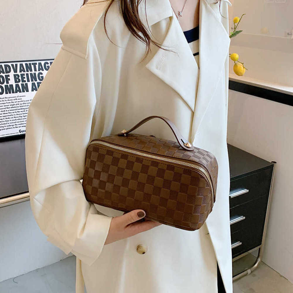 Makeup Bag Embossed Plaid Portable Large Capacity Change Storage Bag Wash Bag 230203, Black
Makeup Bag Embossed Plaid Portable Large Capacity Change Storage Bag Wash Bag 230203, Black