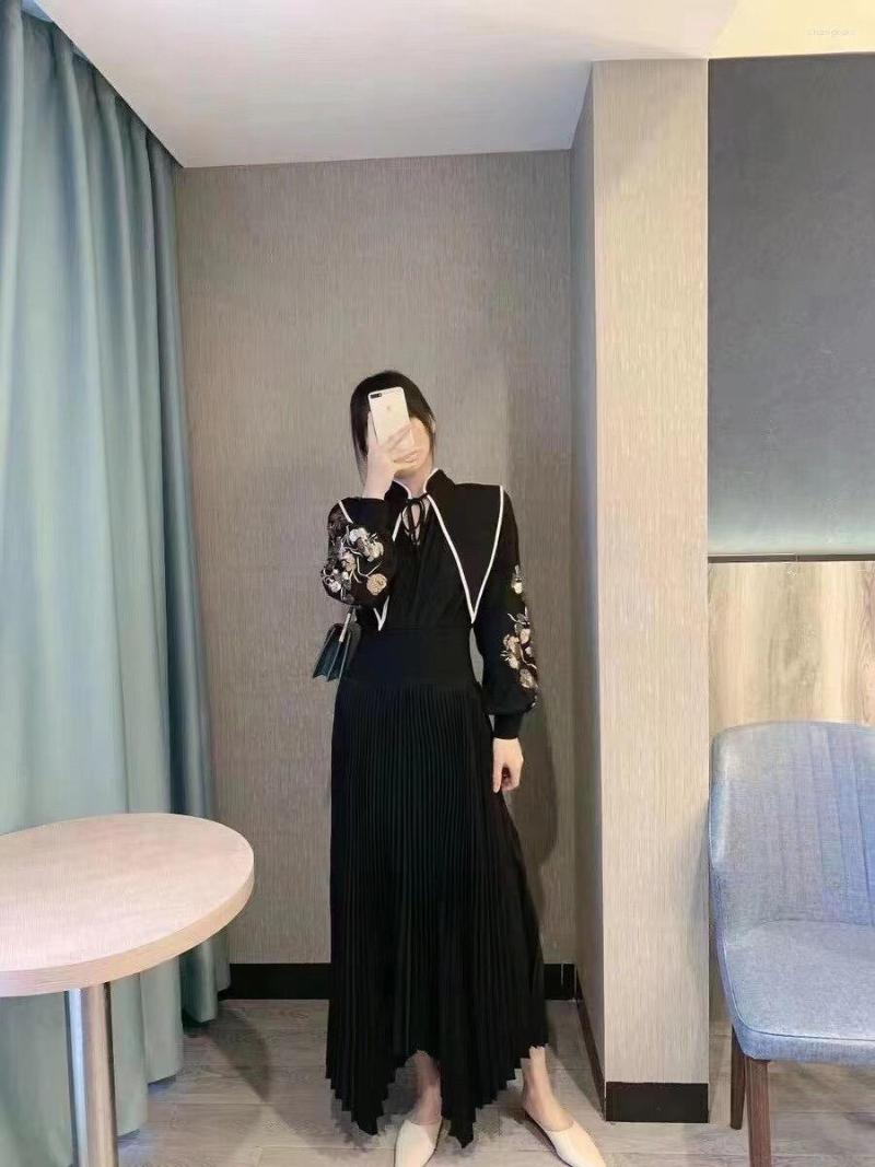 Casual Dresses High Quality 2023 Autumn Pleated Women Dress Puff Sleeve Embroidery Female Clothing Fashion Sequins Black Asymmetrical, Picture shown
Casual Dresses High Quality 2023 Autumn Pleated Women Dress Puff Sleeve Embroidery Female Clothing Fashion Sequins Black Asymmetrical, Picture shown