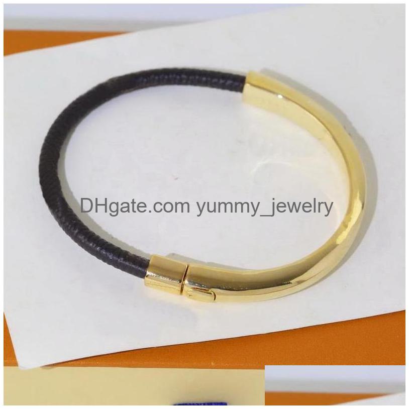 Identification Europe America Fashion Men Lady Women Round Print Flower Engraved V Initials Pure Simple Tour Leather Bracelet Bangle Dhpep
Identification Europe America Fashion Men Lady Women Round Print Flower Engraved V Initials Pure Simple Tour Leather Bracelet Bangle Dhpep