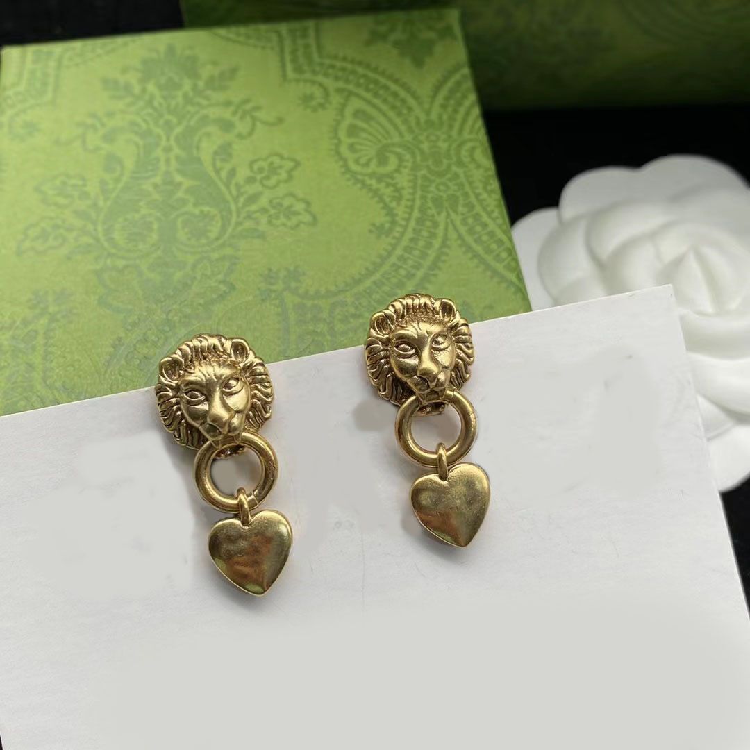 Lion head heart charm earrings. Antiqued gold-plated bronze. Luxury designer earrings for women. Wedding party bridal gifts aretes designer jewelry
Lion head heart charm earrings. Antiqued gold-plated bronze. Luxury designer earrings for women. Wedding party bridal gifts aretes designer jewelry