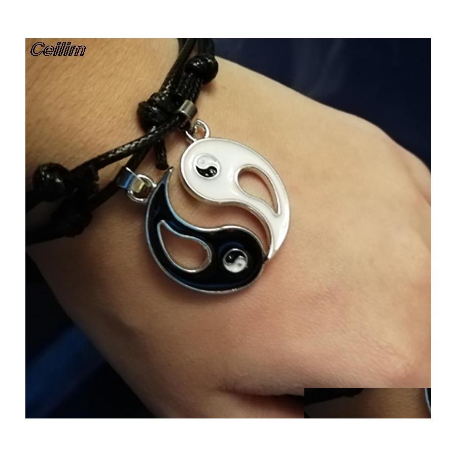 Charm Bracelets 2 Pcs/Lot Vintage Adjustable Rope Couple Bracelet Hand Jewelry Yin Yang Charms Black White Red Handmade Drop Delivery Otb76
Charm Bracelets 2 Pcs/Lot Vintage Adjustable Rope Couple Bracelet Hand Jewelry Yin Yang Charms Black White Red Handmade Drop Delivery Otb76