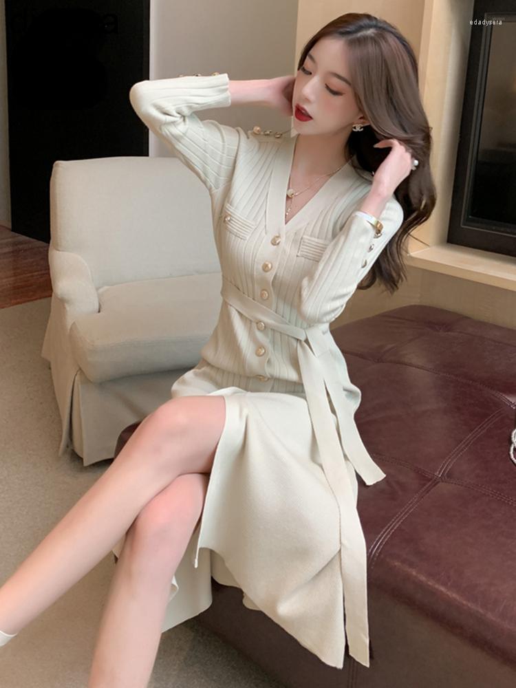 Casual Dresses Queen Autumn Winter A-line Knit Sexy Dress Women V-neck Single-breasted Lace-up Vintage Y2k Vestidos Simple Office, Black
Casual Dresses Queen Autumn Winter A-line Knit Sexy Dress Women V-neck Single-breasted Lace-up Vintage Y2k Vestidos Simple Office, Black