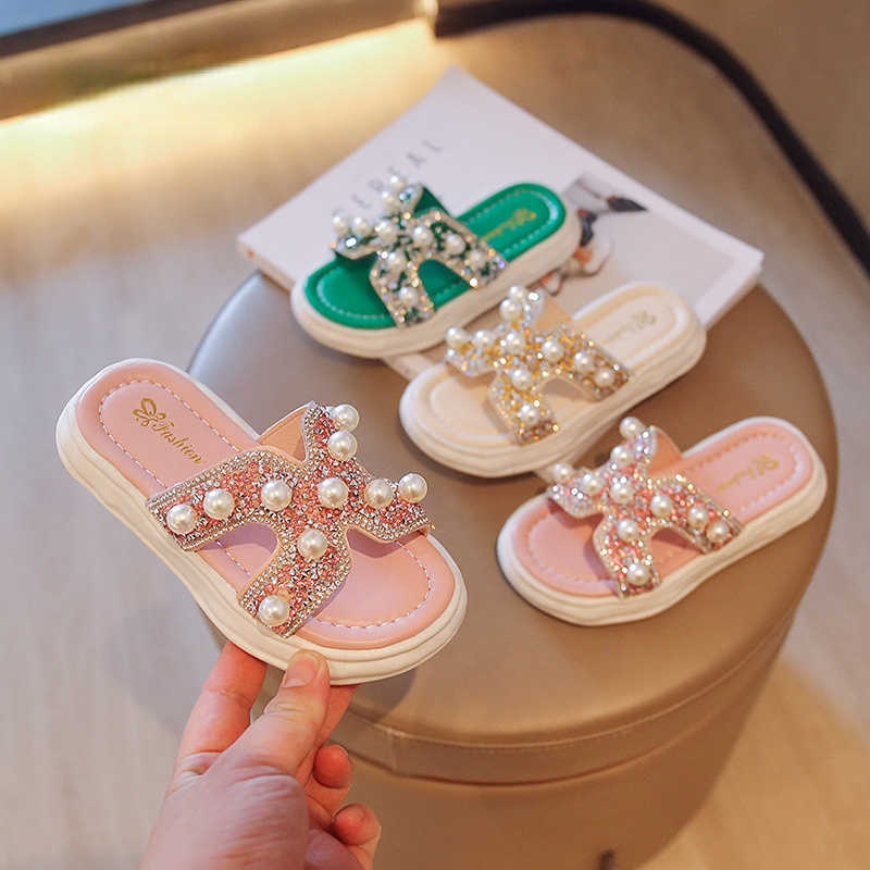 Slipper Summer Children Pearl Rhinestone Princess Beach Shoes for Girls Fashion Non Slip Soft Sole Outdoor Kids Slippers Slides 0203, Pink
Slipper Summer Children Pearl Rhinestone Princess Beach Shoes for Girls Fashion Non Slip Soft Sole Outdoor Kids Slippers Slides 0203, Pink