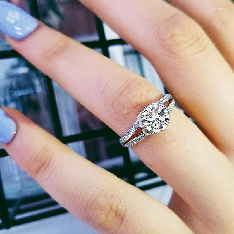 Wedding Rings Silver Color Designer Engagement Ring Zircon For Women Finger Valentine's Day Gift Classic Fashion Jewelry R3102
Wedding Rings Silver Color Designer Engagement Ring Zircon For Women Finger Valentine's Day Gift Classic Fashion Jewelry R3102
