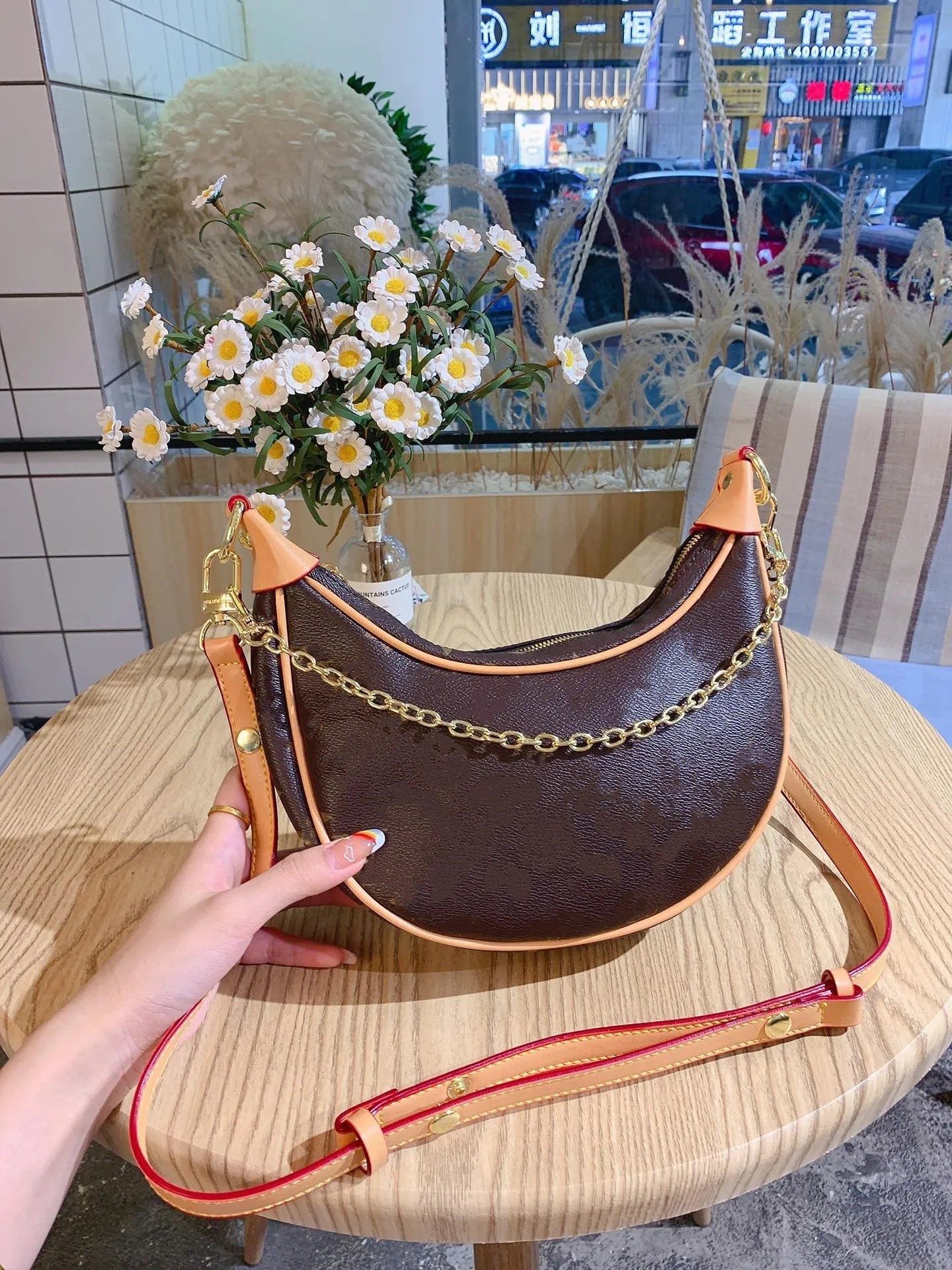 YY Designer leather underarm bag half-moon shoulder bag luxury handbag handbag fashion chain messengers bag letter wallet mobile phone zero wallet
YY Designer leather underarm bag half-moon shoulder bag luxury handbag handbag fashion chain messengers bag letter wallet mobile phone zero wallet