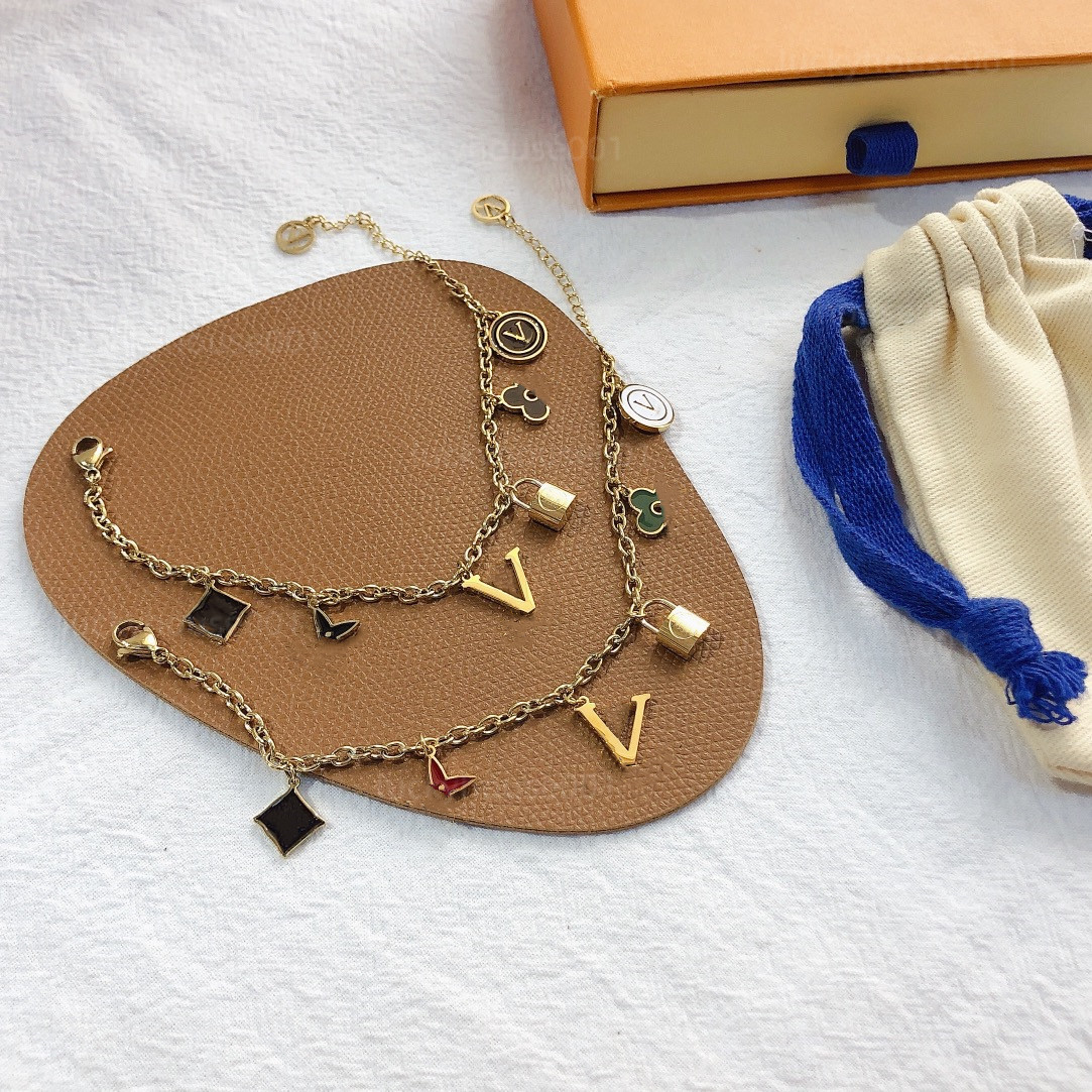 New charm bracelet pendant women bracelet luxury designer jewelry 18K gold-plated stainless steel neutral hip hop bracelet wedding valentine gift in two colors L067
New charm bracelet pendant women bracelet luxury designer jewelry 18K gold-plated stainless steel neutral hip hop bracelet wedding valentine gift in two colors L067