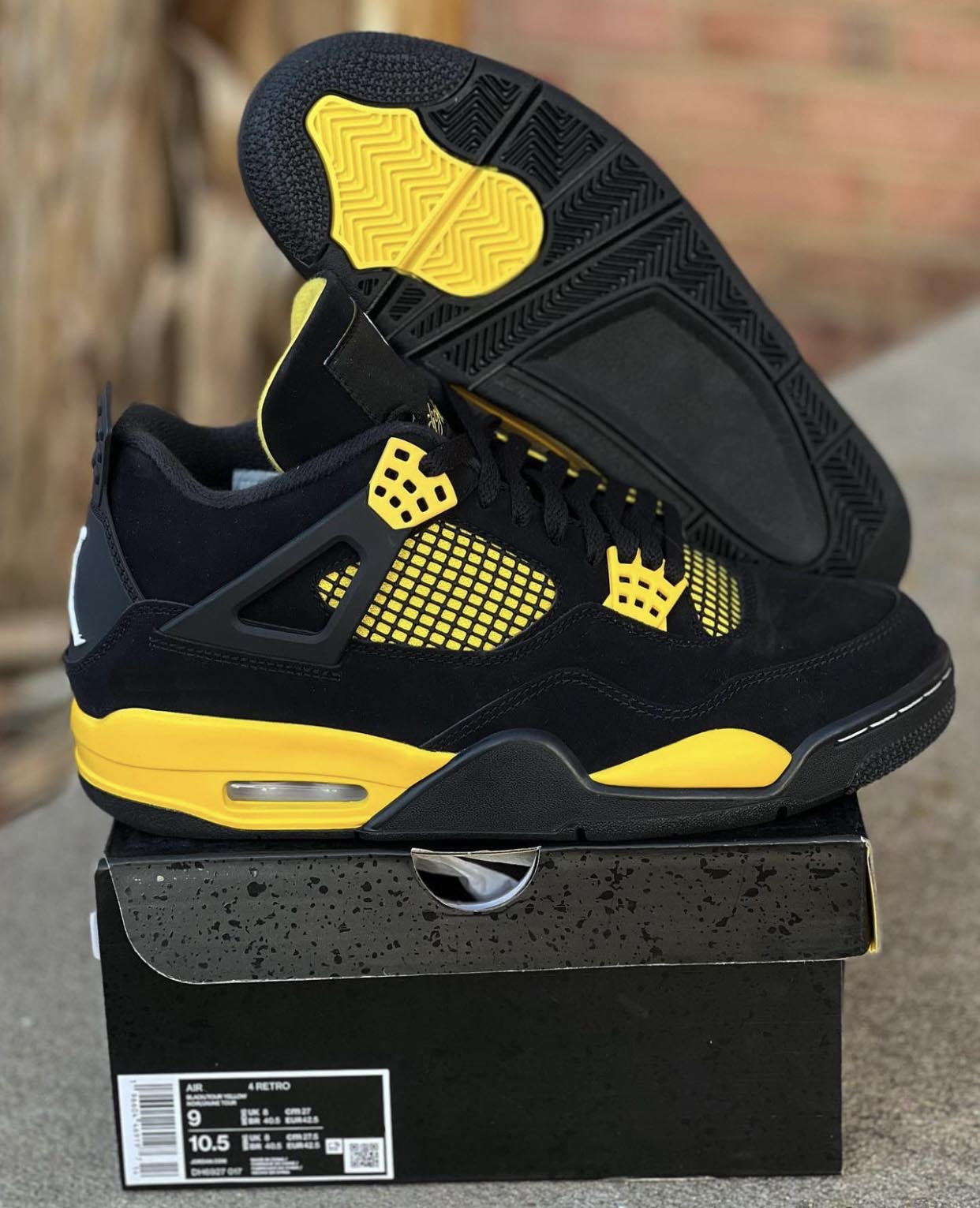 Limited Authentic 4 Thunder Shoes 4S Black Tour Yellow Men Sports Outdoor Sneakers With Original box DH6927-017
Limited Authentic 4 Thunder Shoes 4S Black Tour Yellow Men Sports Outdoor Sneakers With Original box DH6927-017