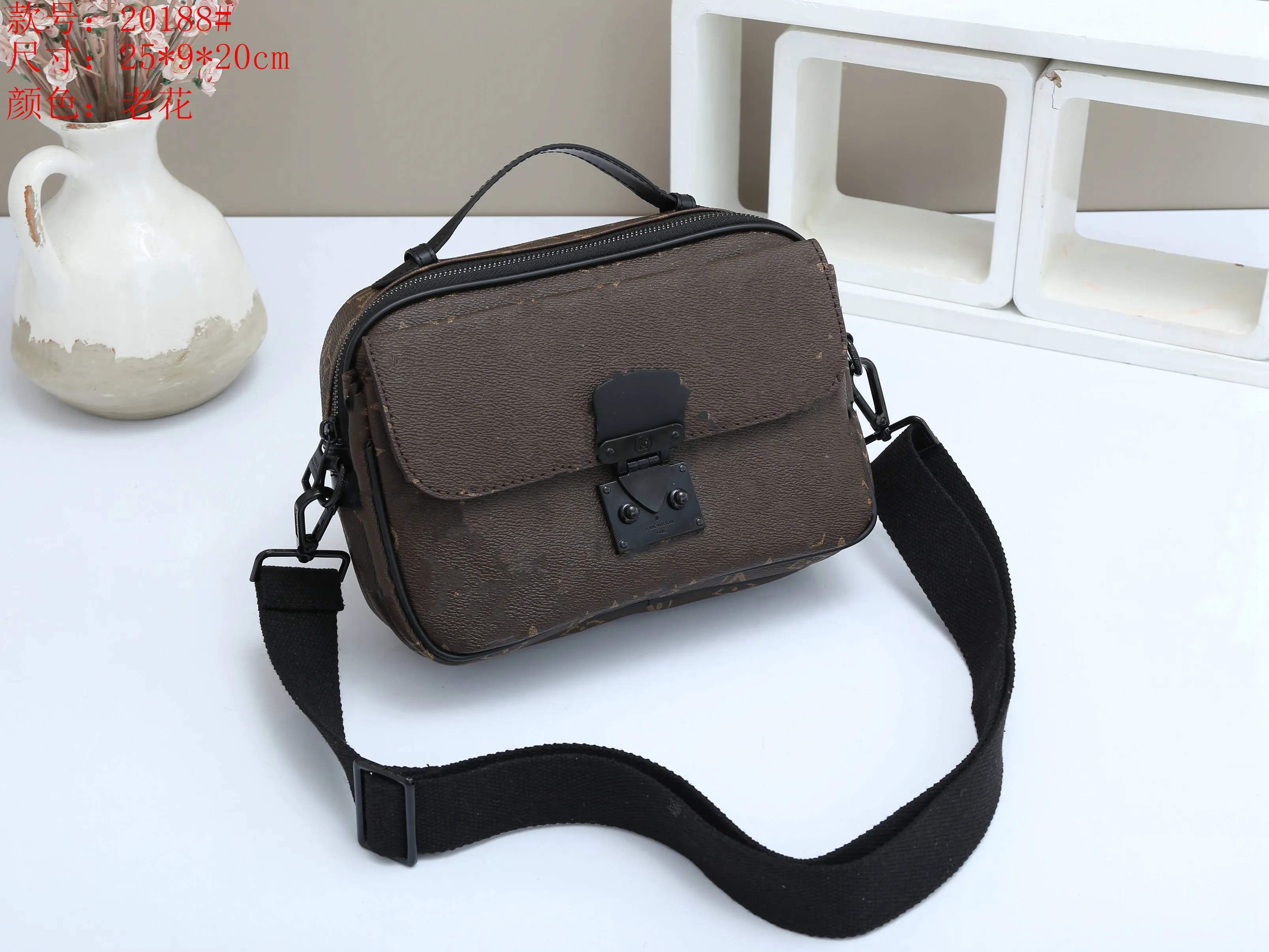 YY Macassars Men's Envelope Bag Bag Designer Chest Bag Multicolor s LOCK Zipper Shoulder Bag Designer Luxury Letter Change Mobile Bag
YY Macassars Men's Envelope Bag Bag Designer Chest Bag Multicolor s LOCK Zipper Shoulder Bag Designer Luxury Letter Change Mobile Bag