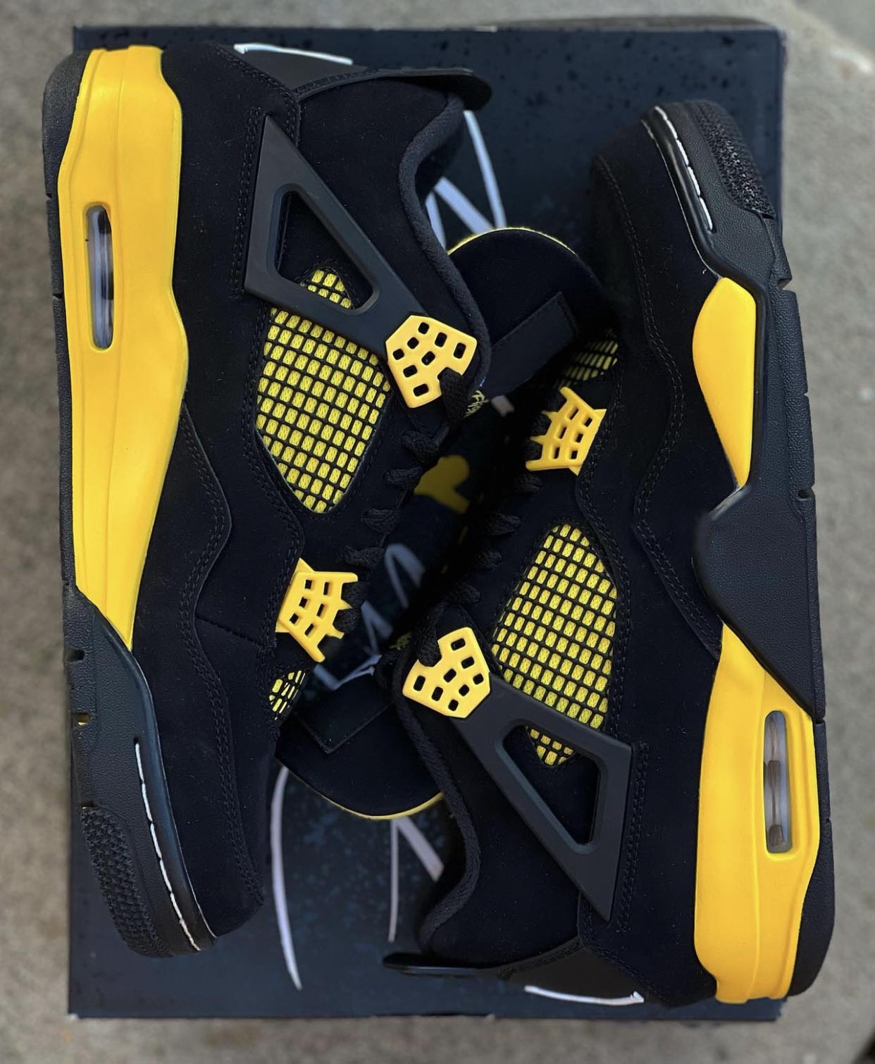 2023 Authentic 4 Thunder Shoes 4S Black Tour Yellow Men Sports Outdoor Sneakers With Original box DH6927-017
2023 Authentic 4 Thunder Shoes 4S Black Tour Yellow Men Sports Outdoor Sneakers With Original box DH6927-017