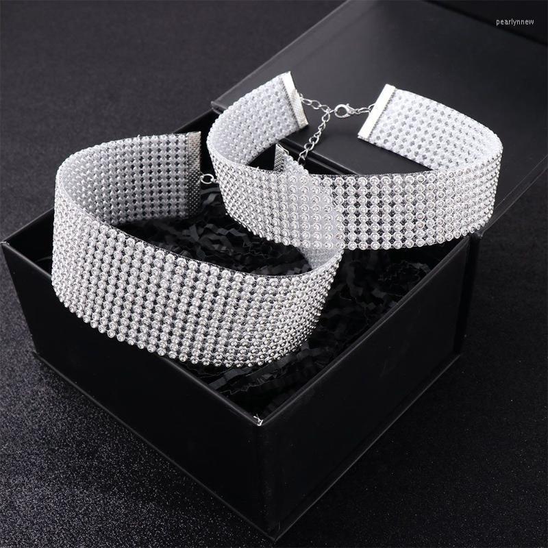 Choker Chokers Stylish Sparkling Full Diamond Necklace European And American Women Super Flash Collar Clavicle Chain Neck JewelryChokers
Choker Chokers Stylish Sparkling Full Diamond Necklace European And American Women Super Flash Collar Clavicle Chain Neck JewelryChokers