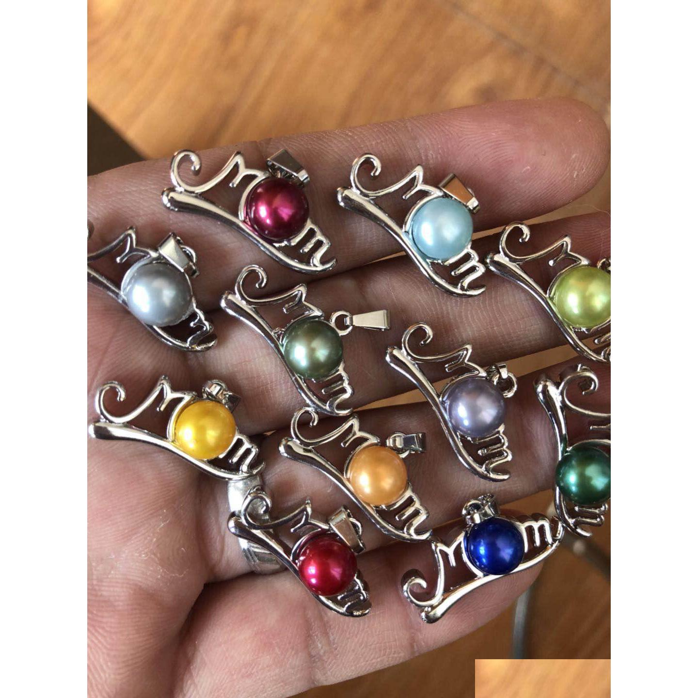 Pendant Necklaces 10Pcs Mothers Day Pearl Pendants Mom Sier Plated With Freshwater Button Different Colors Best Gift For Drop Delive Dhx1V
Pendant Necklaces 10Pcs Mothers Day Pearl Pendants Mom Sier Plated With Freshwater Button Different Colors Best Gift For Drop Delive Dhx1V