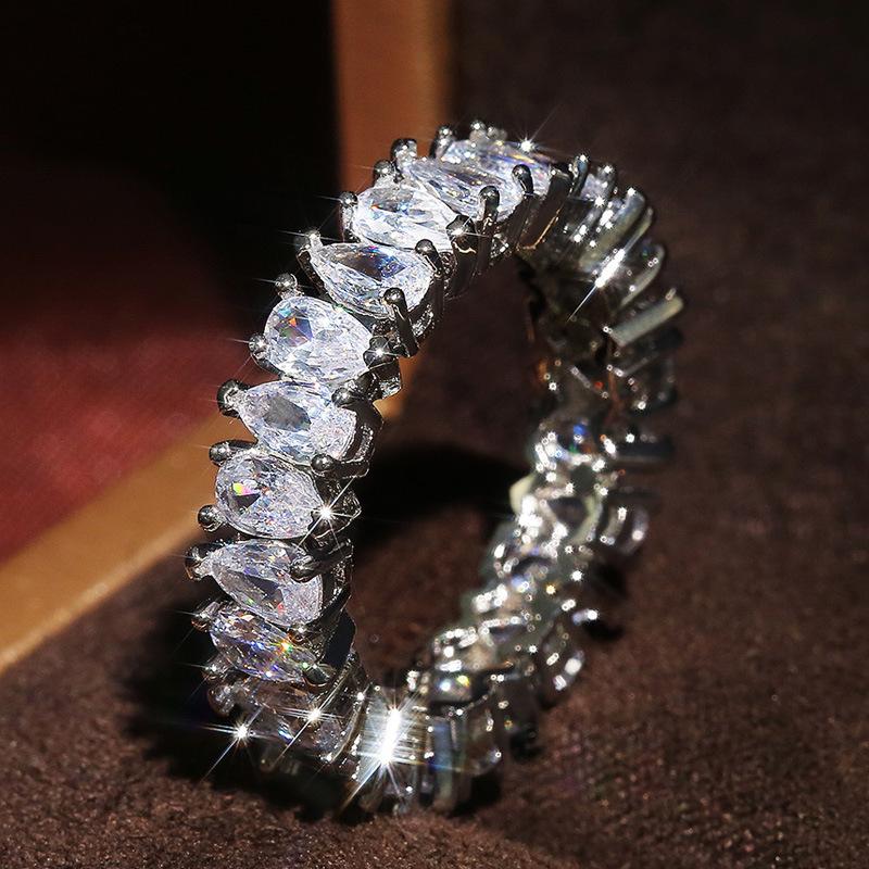 Wedding Rings European And American Fashion Drop-Shaped Ladies Ring Exaggerated Circle Full Of Zircon Engagement Lovers Jewelry
Wedding Rings European And American Fashion Drop-Shaped Ladies Ring Exaggerated Circle Full Of Zircon Engagement Lovers Jewelry