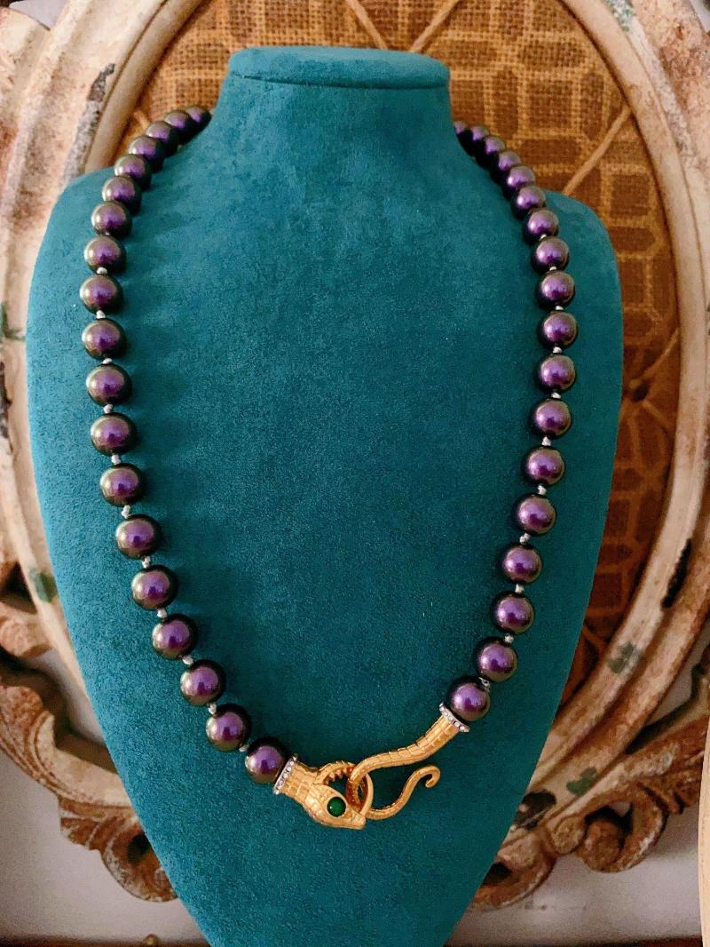 Chains European And American Vintage BLACK Glass Pearl Necklace Classic Golden S-animals Neck Chain
Chains European And American Vintage BLACK Glass Pearl Necklace Classic Golden S-animals Neck Chain