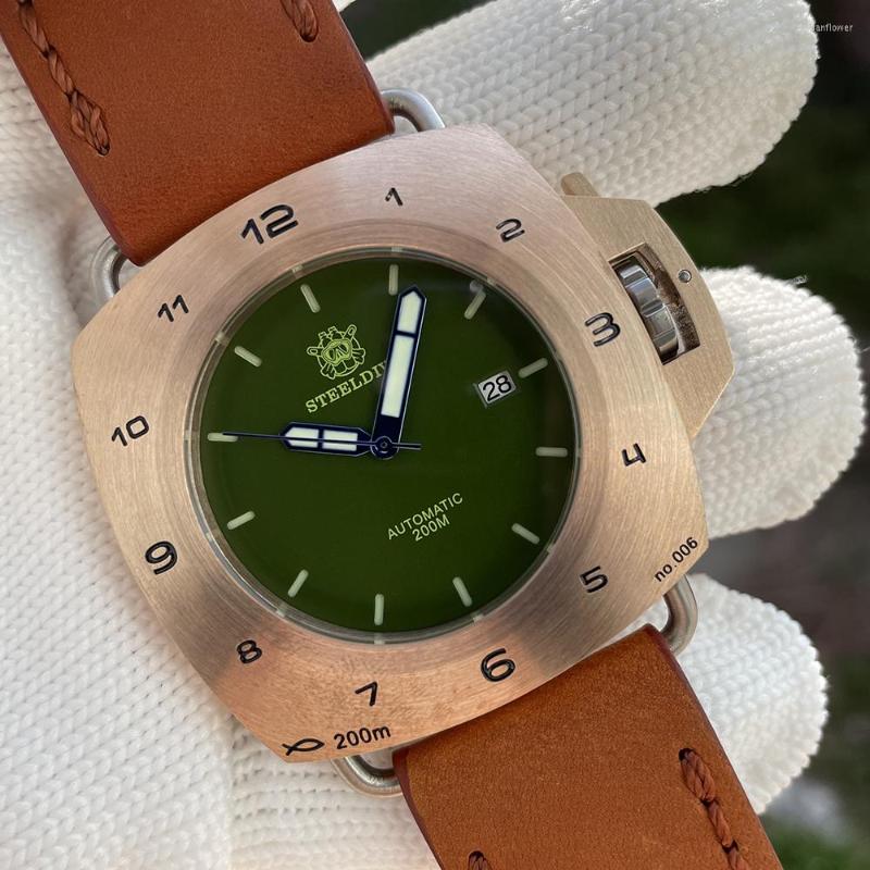 Wristwatches Steeldive Brand 2023 Arrival Limited Edition Square Case Round Green Dial NH35 Automatic Antique Bronze Watch For Men, Leather strap
Wristwatches Steeldive Brand 2023 Arrival Limited Edition Square Case Round Green Dial NH35 Automatic Antique Bronze Watch For Men, Leather strap