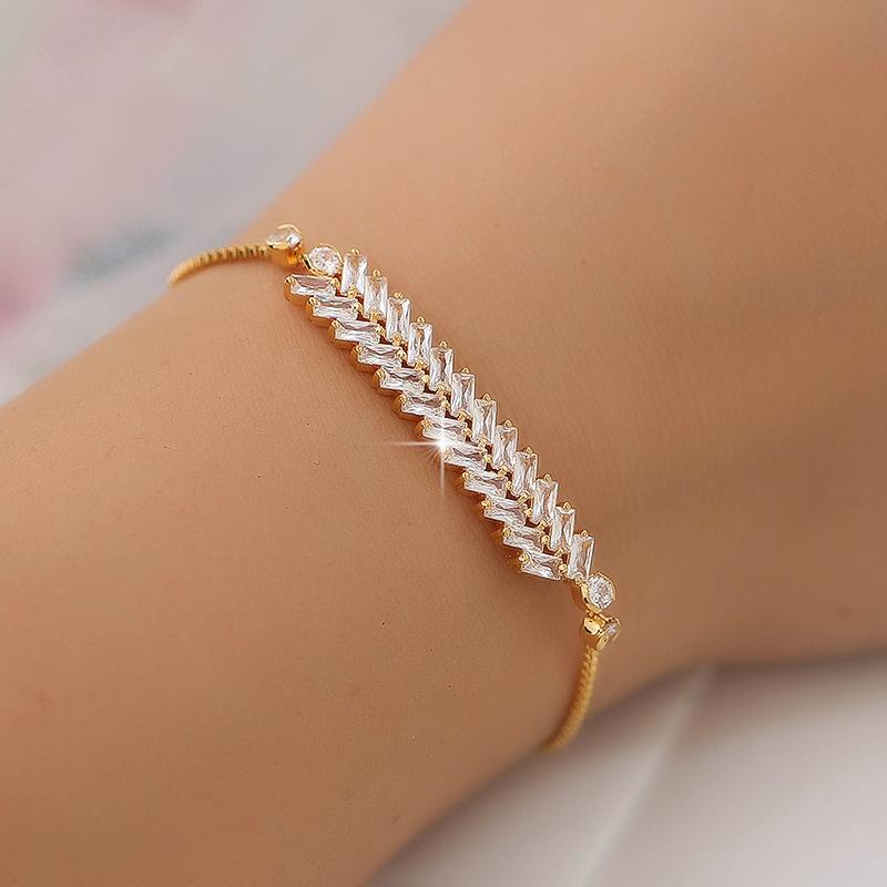 Charm Bracelets Vintage Female Crystal Leaf Bracelet Rose Gold Silver Color For Women Cute White Zircon Stone Party Chain BraceletCharm
Charm Bracelets Vintage Female Crystal Leaf Bracelet Rose Gold Silver Color For Women Cute White Zircon Stone Party Chain BraceletCharm