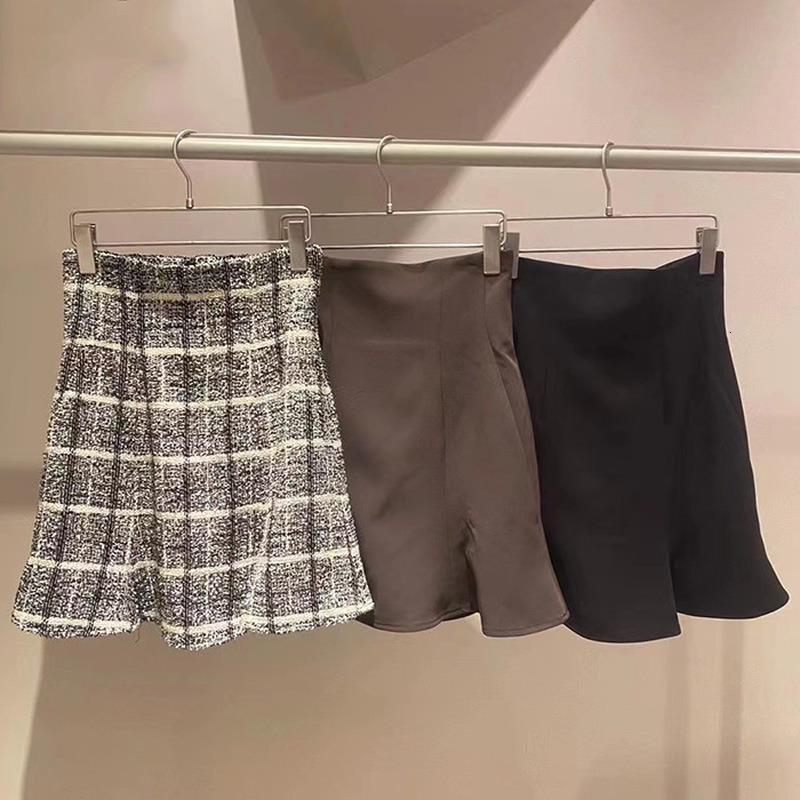 Skirts Kuzuwata Spring Temperament Woman Skirt High Waist All-match Mini Female Retro Plaid Short Faldas Mujer Trendy 230202, Black
Skirts Kuzuwata Spring Temperament Woman Skirt High Waist All-match Mini Female Retro Plaid Short Faldas Mujer Trendy 230202, Black