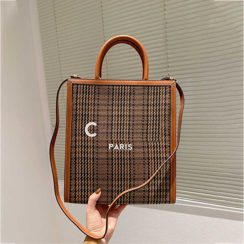 vintage tote bages totes women the tote bag luxurys handbag designer Womens Fashion all-match Classic Street Trend handbags 230201, Black print--17cm
vintage tote bages totes women the tote bag luxurys handbag designer Womens Fashion all-match Classic Street Trend handbags 230201, Black print--17cm