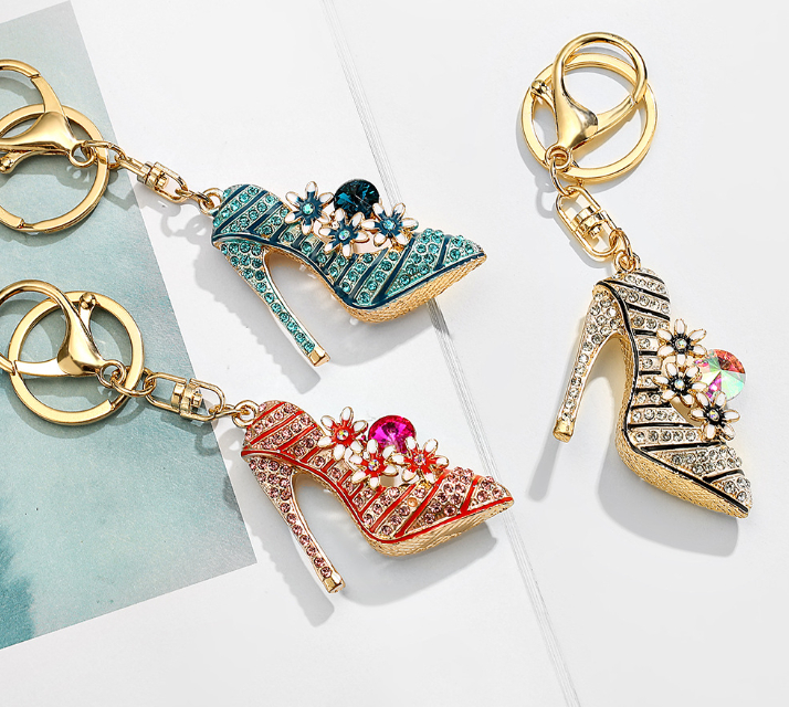 American Style Bag Pendant Diamond Flower High Heels Metal Keychains Little Creative Gifts Hanging Ornaments
American Style Bag Pendant Diamond Flower High Heels Metal Keychains Little Creative Gifts Hanging Ornaments
