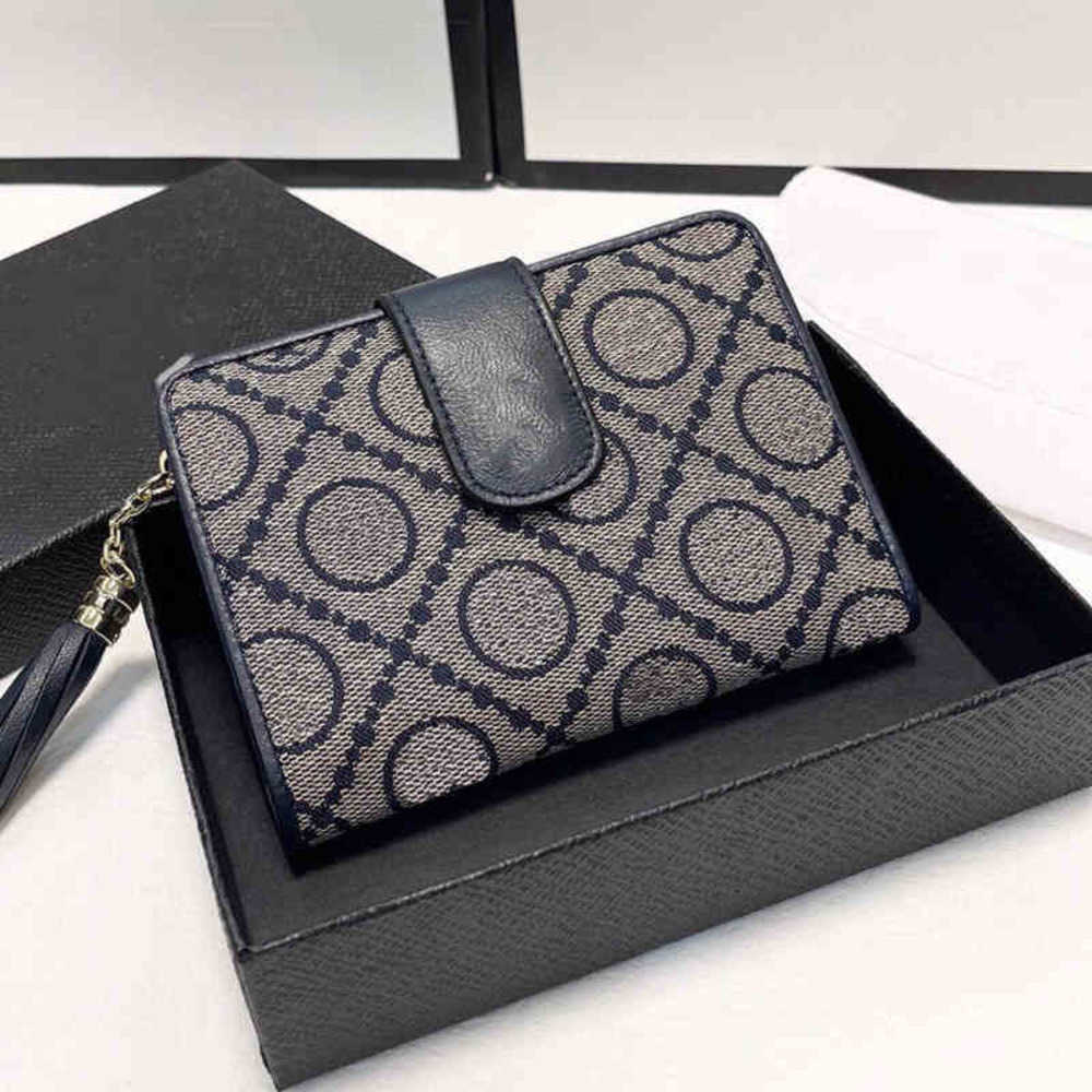 Wallets Unisex Letter Print Multiple Card Slots Leather Luxury Designer Clutch Crossbody Cardholder Purses 220328, Black
Wallets Unisex Letter Print Multiple Card Slots Leather Luxury Designer Clutch Crossbody Cardholder Purses 220328, Black