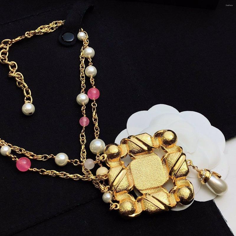 Chains Women's Pink Pearl Necklace High Quality Original Double Chain Famous Fashion Designer Jewellery
Chains Women's Pink Pearl Necklace High Quality Original Double Chain Famous Fashion Designer Jewellery