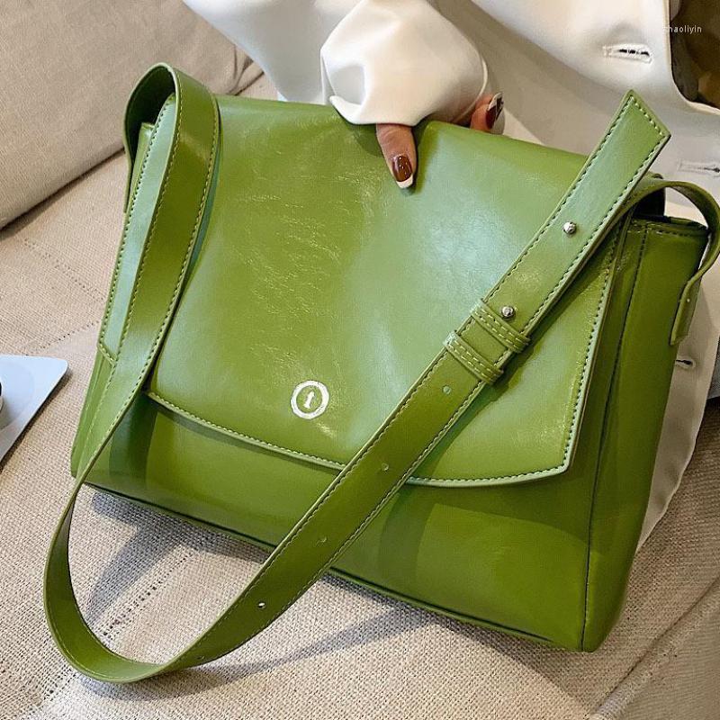 Evening Bags 2023 Designer Women's Shoulder Messenger Bag High Quality Oil Leather Large Capacity Flip Handbag Luxury Crossbody Sac, Green
Evening Bags 2023 Designer Women's Shoulder Messenger Bag High Quality Oil Leather Large Capacity Flip Handbag Luxury Crossbody Sac, Green