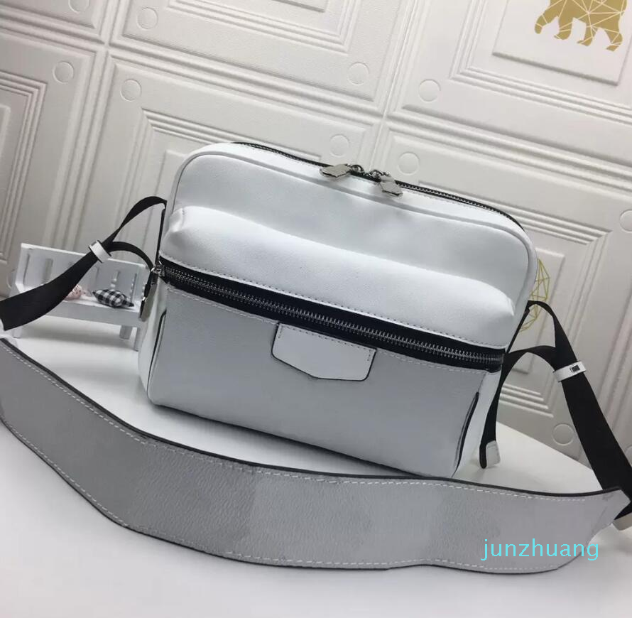 Nes Men's handbags 30233 Messenger Bag Designers bags sattractive 2 spring fashion show functional and practical cross body one-shoulder bag wallet, Size:26*20*10.5cm
Nes Men's handbags 30233 Messenger Bag Designers bags sattractive 2 spring fashion show functional and practical cross body one-shoulder bag wallet, Size:26*20*10.5cm