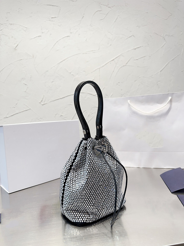 handbag Classic leather drawcord Versatile knapsack bag One-shoulder portable bag Fashion leather texture, Black
handbag Classic leather drawcord Versatile knapsack bag One-shoulder portable bag Fashion leather texture, Black