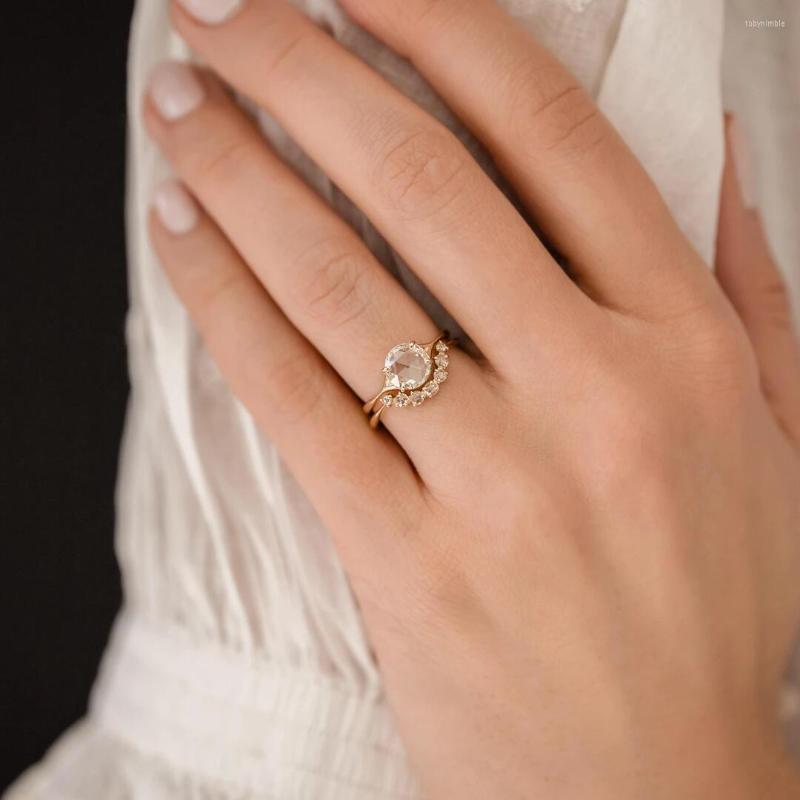 Wedding Rings 2 PCS/Set Simple White Zircon Crystal Engagement Ring Set For Women Party Jewelry Copper Hand Accessories Size 6-10
Wedding Rings 2 PCS/Set Simple White Zircon Crystal Engagement Ring Set For Women Party Jewelry Copper Hand Accessories Size 6-10