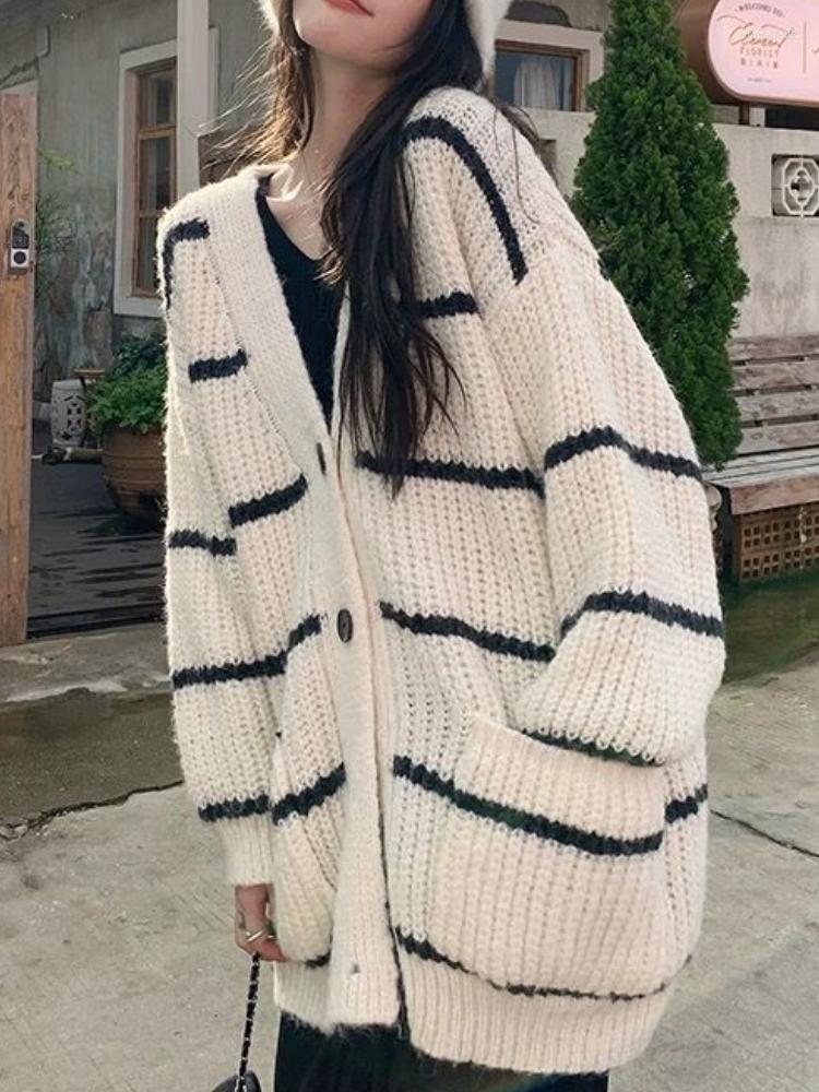Women' Knits Autumn Vintage Loose Knitted Sweater White Cardigans Women Long Sleeve Coat Female Casual Korean Japanese School Sweaters
Women' Knits Autumn Vintage Loose Knitted Sweater White Cardigans Women Long Sleeve Coat Female Casual Korean Japanese School Sweaters