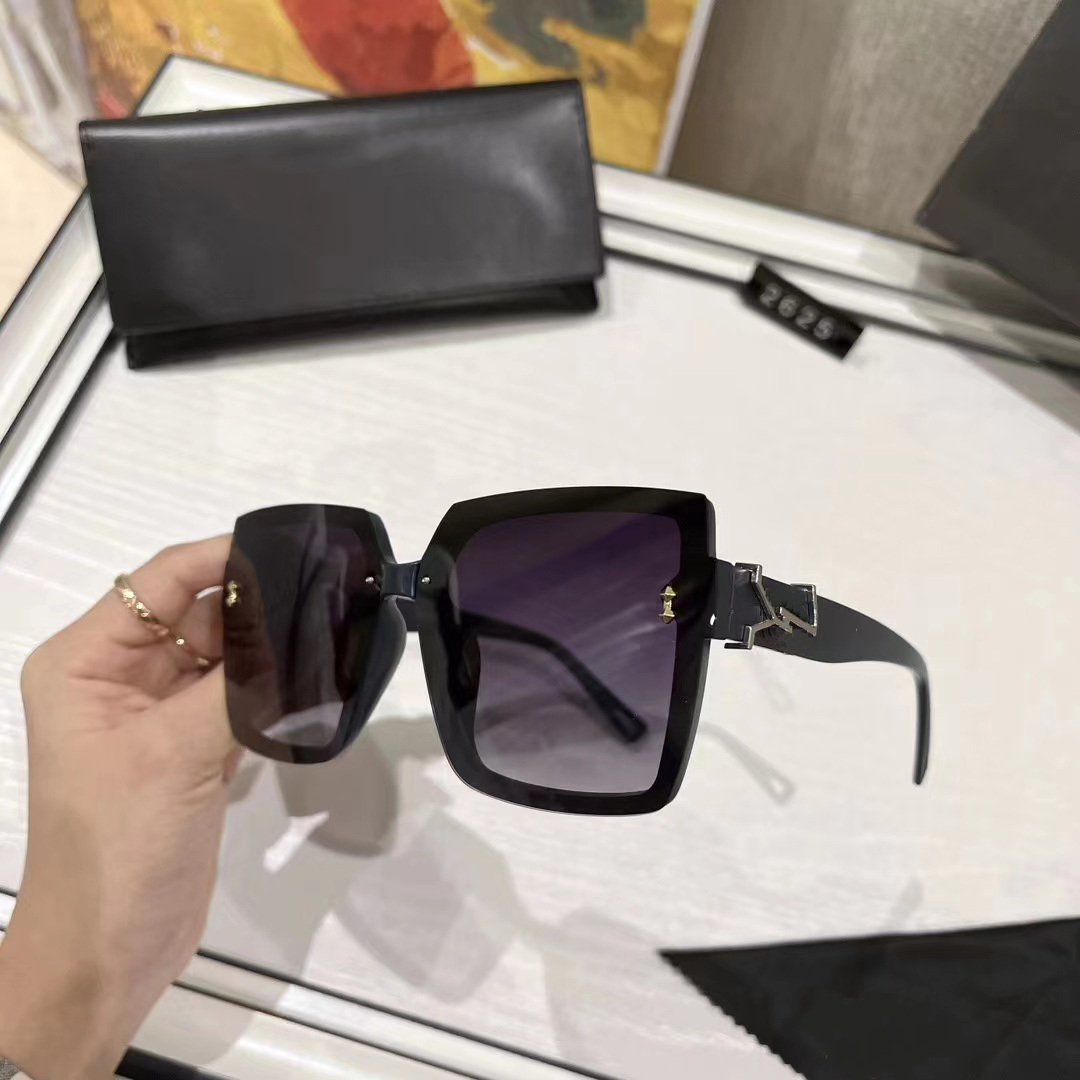 Designer sunglasses fashion sunglasses for women Luxury Goggle Charm glasses Square frame Beach shading UV protection polarized glasses gift with box very good