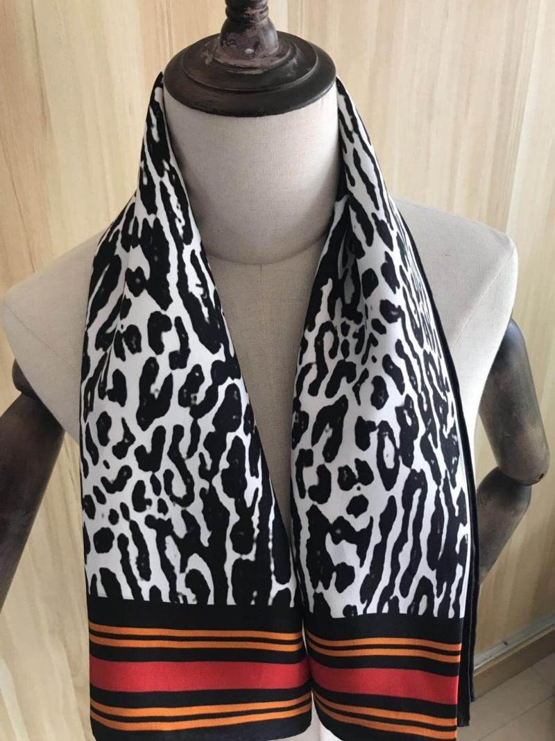 Scarves 2023 Arrival Autumn Winter Classic Leopard Print Silk Scarf 90 Cm Square Shawl Twill Wrap For Women Girl Lady Gift
Scarves 2023 Arrival Autumn Winter Classic Leopard Print Silk Scarf 90 Cm Square Shawl Twill Wrap For Women Girl Lady Gift
