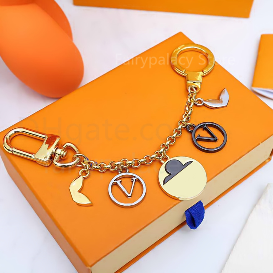 New high-quality Designer Fashion Brand Keychains Letter Keychain Bags Car Key Chain Flowers Design Accessories Men Women Decoration
New high-quality Designer Fashion Brand Keychains Letter Keychain Bags Car Key Chain Flowers Design Accessories Men Women Decoration