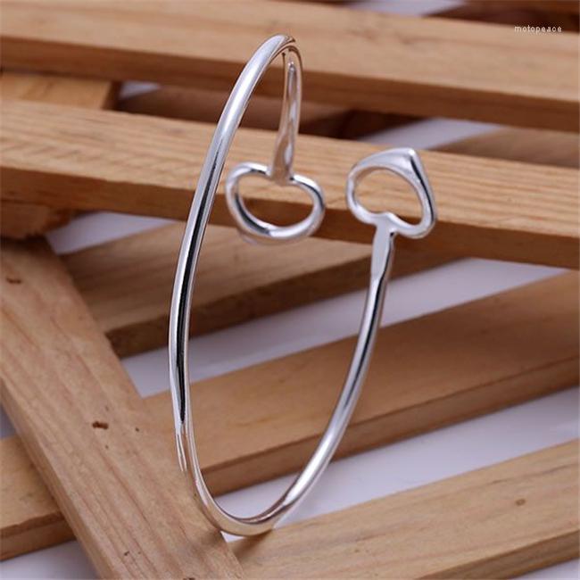 Bangle KN-B077 Wholesale Silver Color Factory Price Elegant Gorgeous Fashion Jewelry Double Heart Charms
Bangle KN-B077 Wholesale Silver Color Factory Price Elegant Gorgeous Fashion Jewelry Double Heart Charms