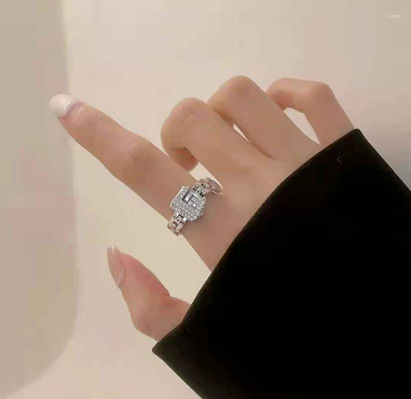 Cluster Rings Adjustable Bling Belt Buckle Women Personality Detachable Metal Soft Chain Ring Luxury Statement For Gifts
Cluster Rings Adjustable Bling Belt Buckle Women Personality Detachable Metal Soft Chain Ring Luxury Statement For Gifts