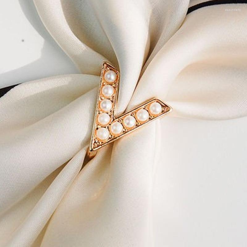 Brooches Letter Shape Imitation Pearls Silk Scarf Buckle Brooch Women Shawl Clip Scarves Fastener Fashion Jewelry Gift
Brooches Letter Shape Imitation Pearls Silk Scarf Buckle Brooch Women Shawl Clip Scarves Fastener Fashion Jewelry Gift