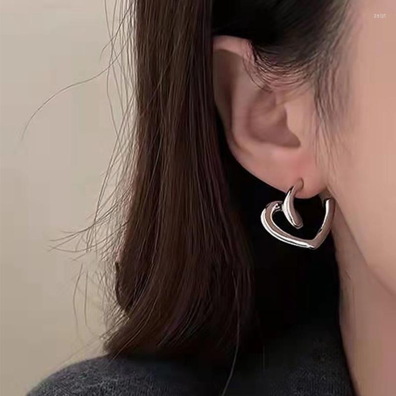 Backs Earrings 925 Silver Needle Korean Version Simple Love Earring For Women Light Luxury Niche Design High-end Cool Wind Vintage Creative
Backs Earrings 925 Silver Needle Korean Version Simple Love Earring For Women Light Luxury Niche Design High-end Cool Wind Vintage Creative