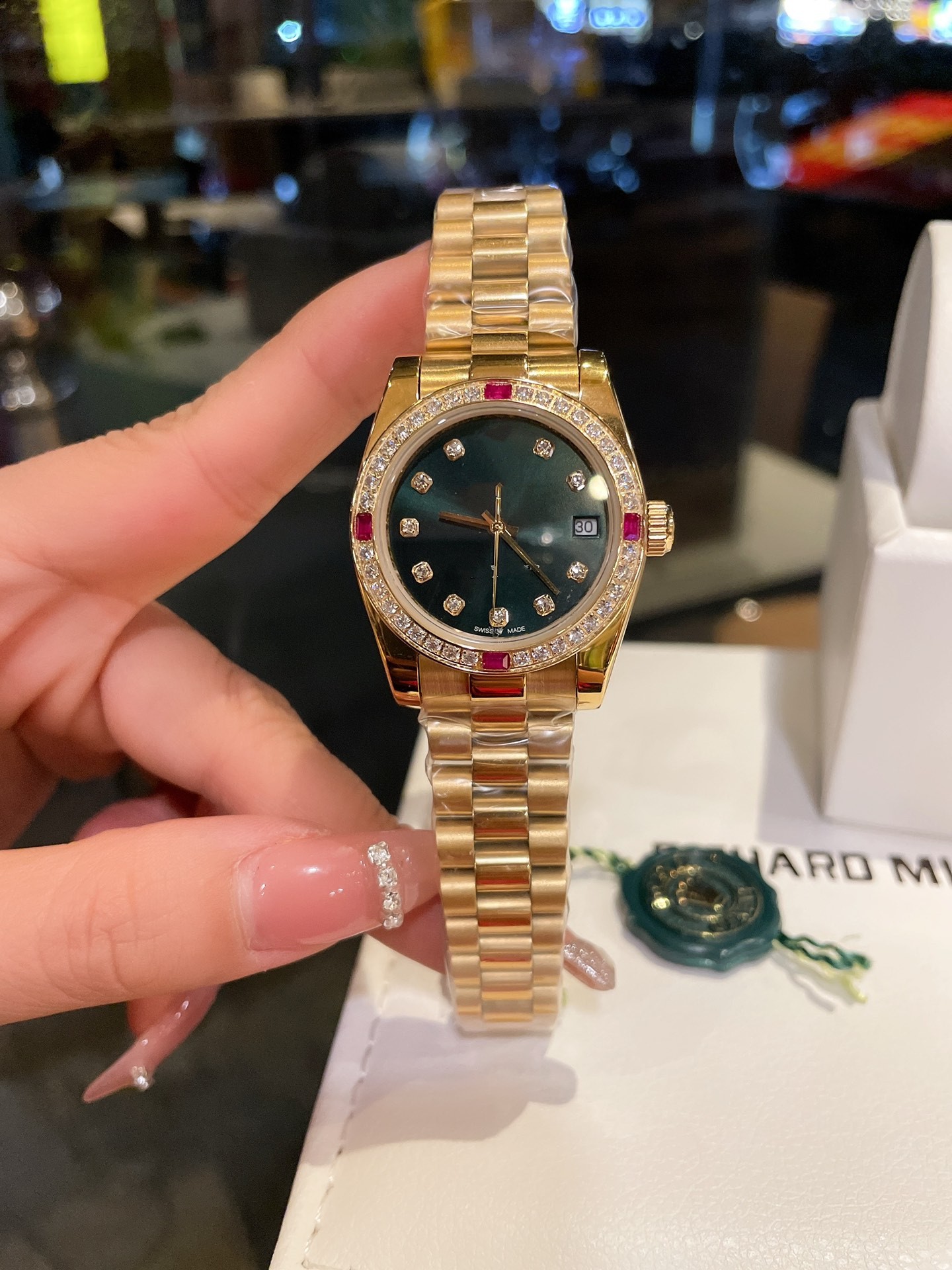 Women's automatic watch 316 precision steel case with crystal diamond five-bead steel belt original buckle women's watch 26mm, Colour 3
Women's automatic watch 316 precision steel case with crystal diamond five-bead steel belt original buckle women's watch 26mm, Colour 3