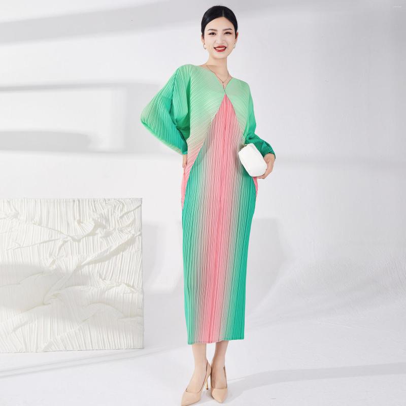 Casual Dresses Miyake Pleated Bat-sleeved Dress Stylish Gradient Temperament Loose Large-size Color Matching Fishtail, Blue
Casual Dresses Miyake Pleated Bat-sleeved Dress Stylish Gradient Temperament Loose Large-size Color Matching Fishtail, Blue