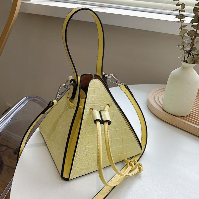 Evening Bags 2023 Fashion Triangle Handbag Pull Rope Box Wrapped Dumplings Lantern Woman Bag, Yellow
Evening Bags 2023 Fashion Triangle Handbag Pull Rope Box Wrapped Dumplings Lantern Woman Bag, Yellow