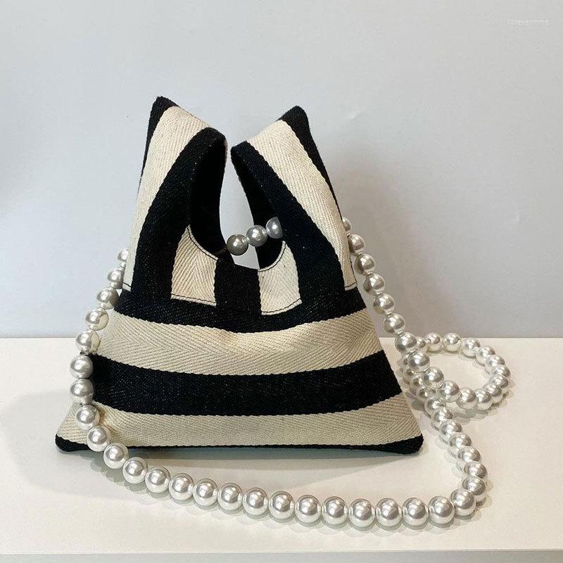 Evening Bags Korean Niche Design High-end All-match Shoulder Bag Striped Knitted Pearl Strap Handbag Messenger, Black with white
Evening Bags Korean Niche Design High-end All-match Shoulder Bag Striped Knitted Pearl Strap Handbag Messenger, Black with white