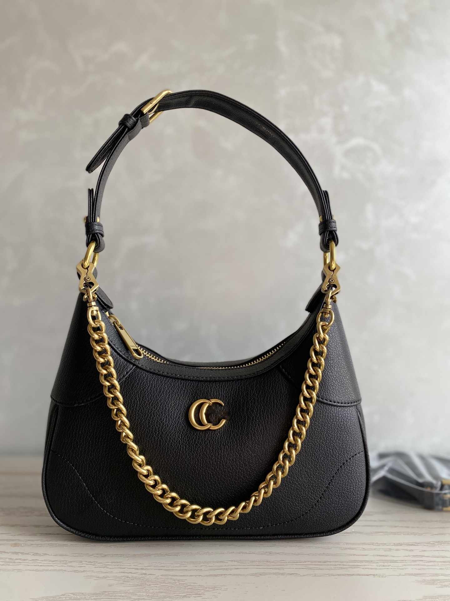 2023 new portable messenger shoulder bag women's vintage underarm bag leisure fashion college style, Black
2023 new portable messenger shoulder bag women's vintage underarm bag leisure fashion college style, Black