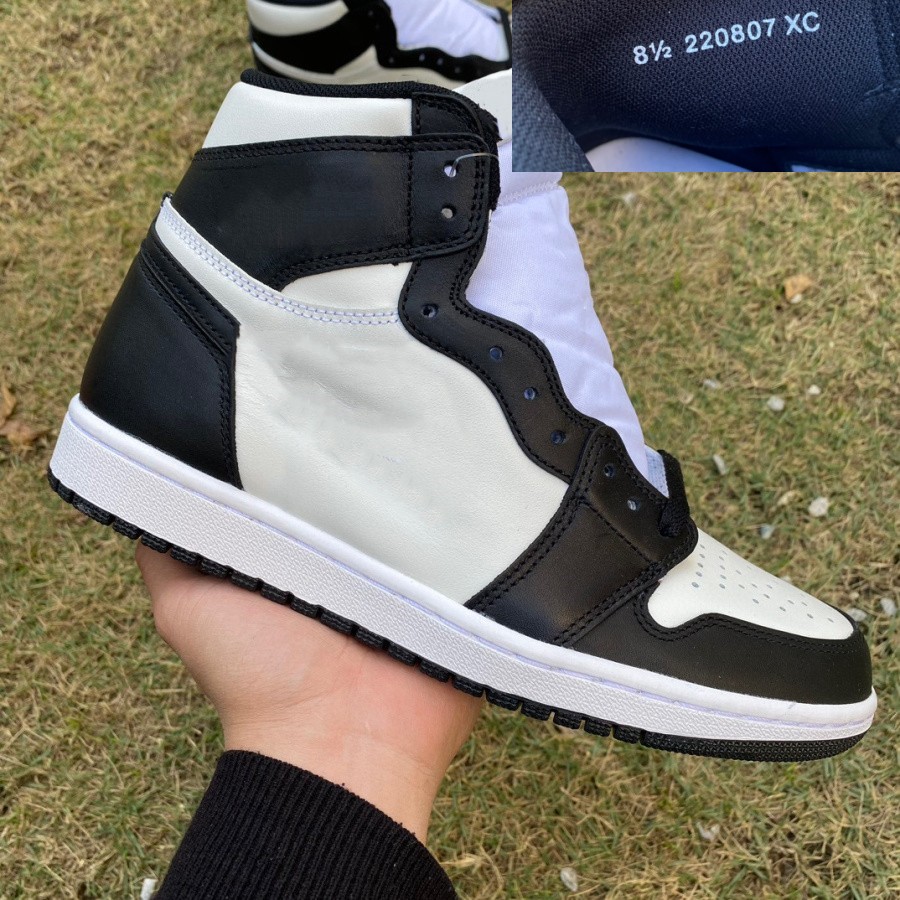 1s Basketball Shoes High 85 Black White (2023) OG True Blue High OG Chicago Lost and Found Sports Sneakers with bubble box
1s Basketball Shoes High 85 Black White (2023) OG True Blue High OG Chicago Lost and Found Sports Sneakers with bubble box